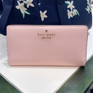 Kate Spade Staci Large Slim Bifold Wallet Conch Pink
Color: Conch Pink
NWT